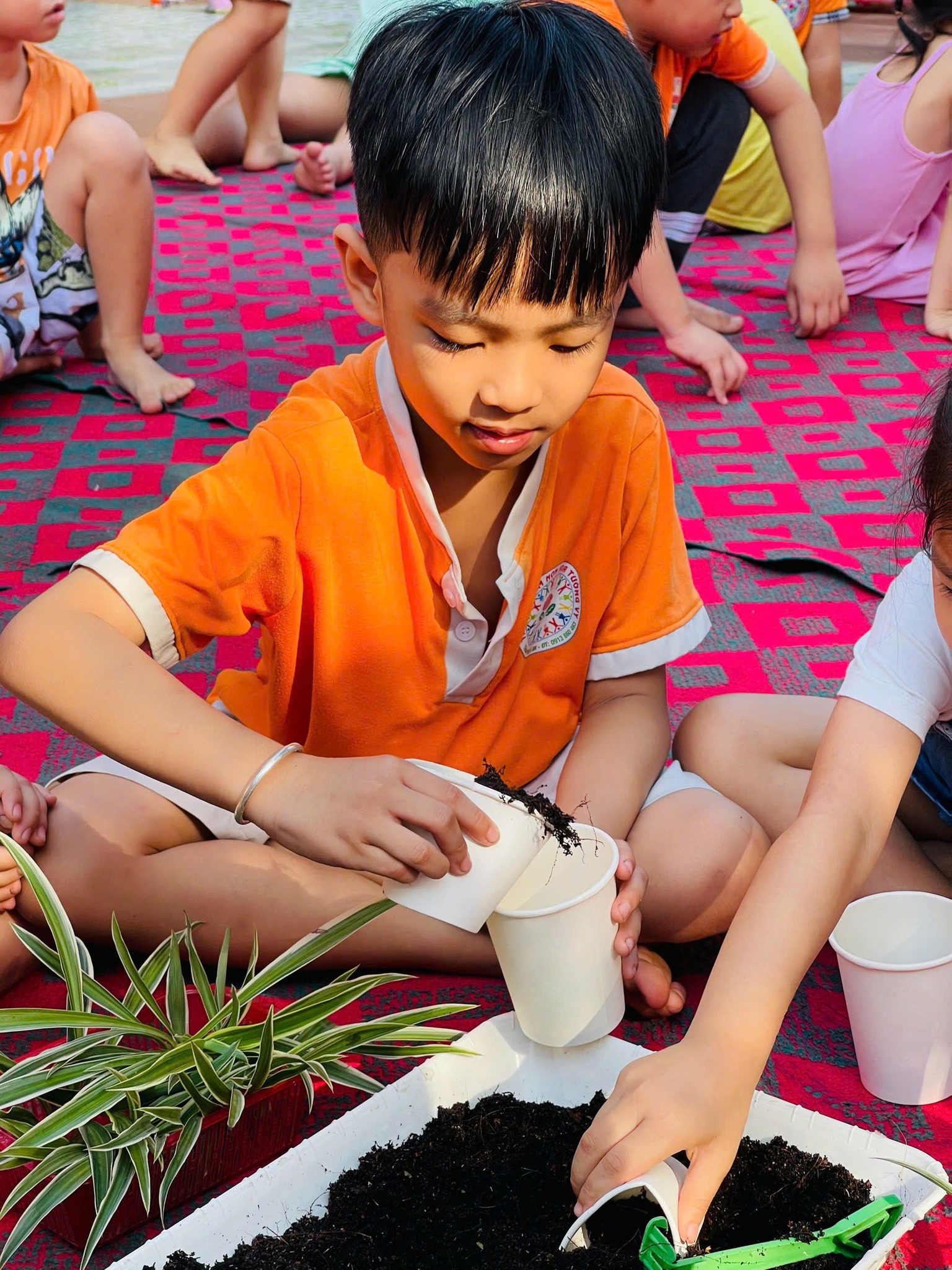 Giờ học tiếng Anh vui nhộn - Ảnh 1